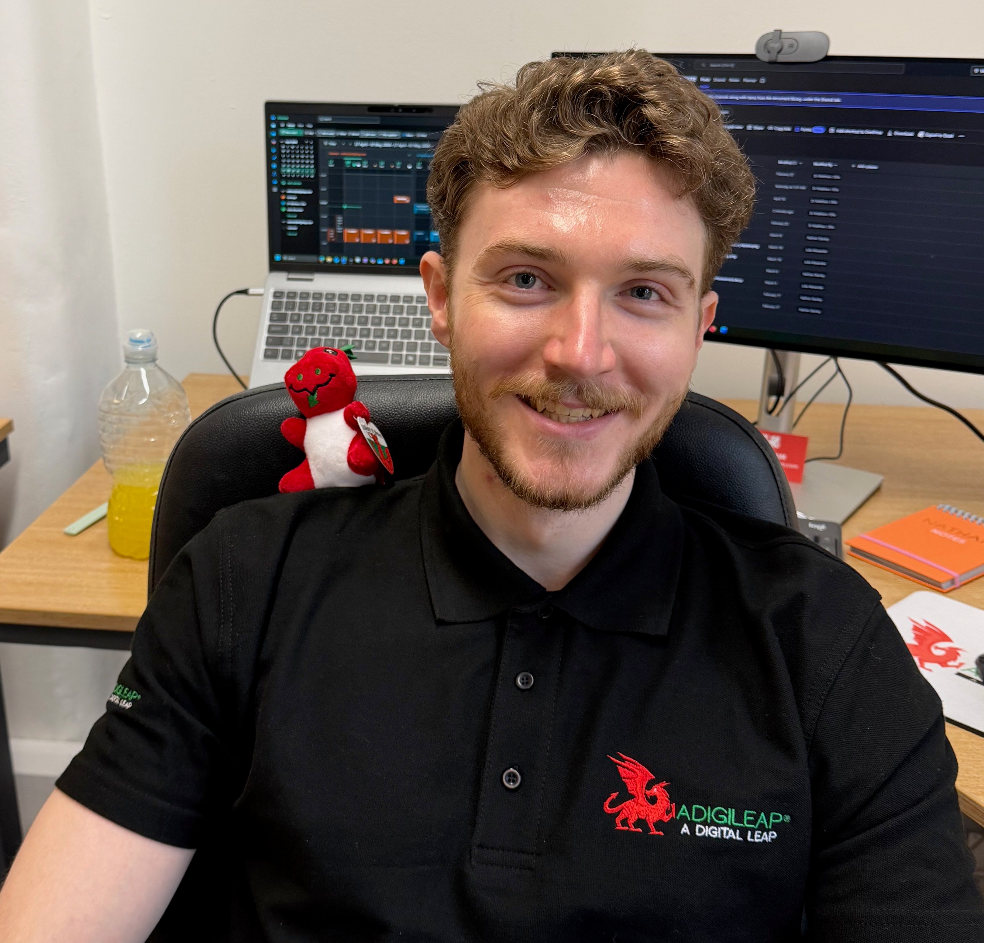 Digi on Nathan's Shoulder